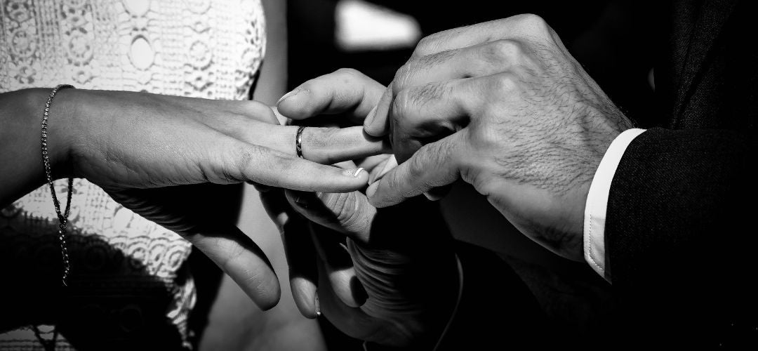How to Choose a Fragrance for Your Wedding Day - LUMIRA