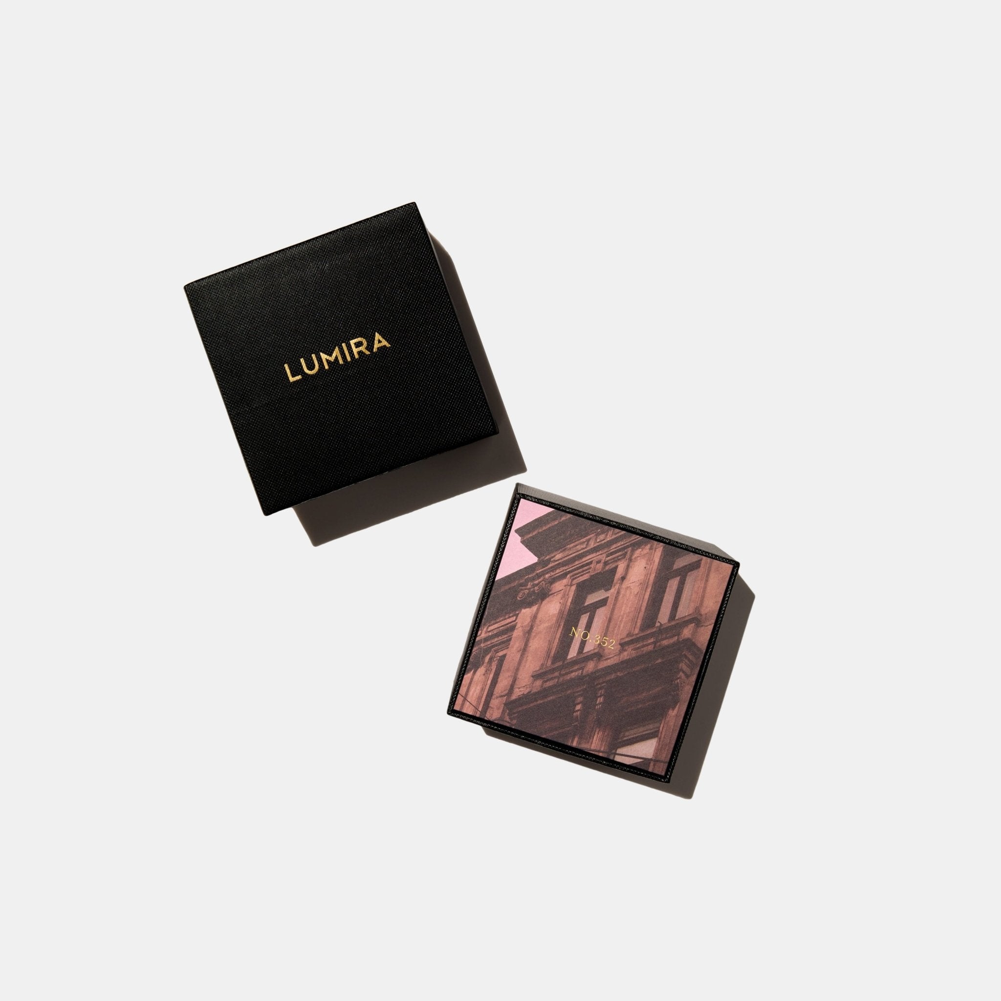 No352 Leather & Cedar Candle - LUMIRA