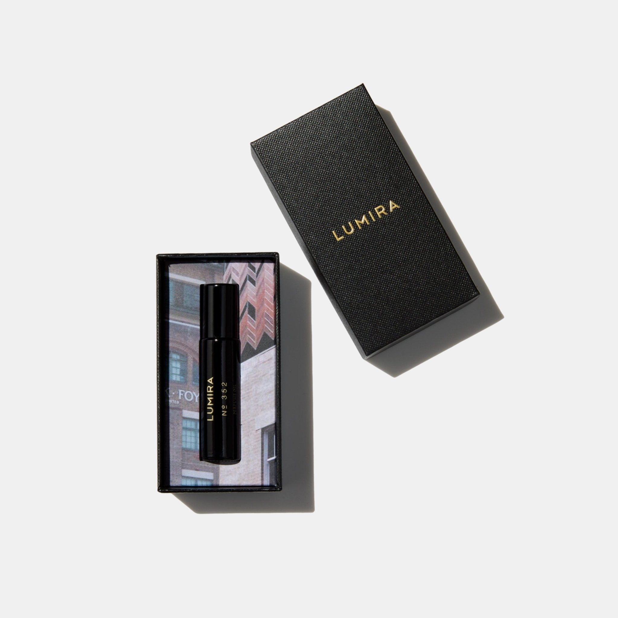 No352 Leather & Cedar Perfume Oil - LUMIRA