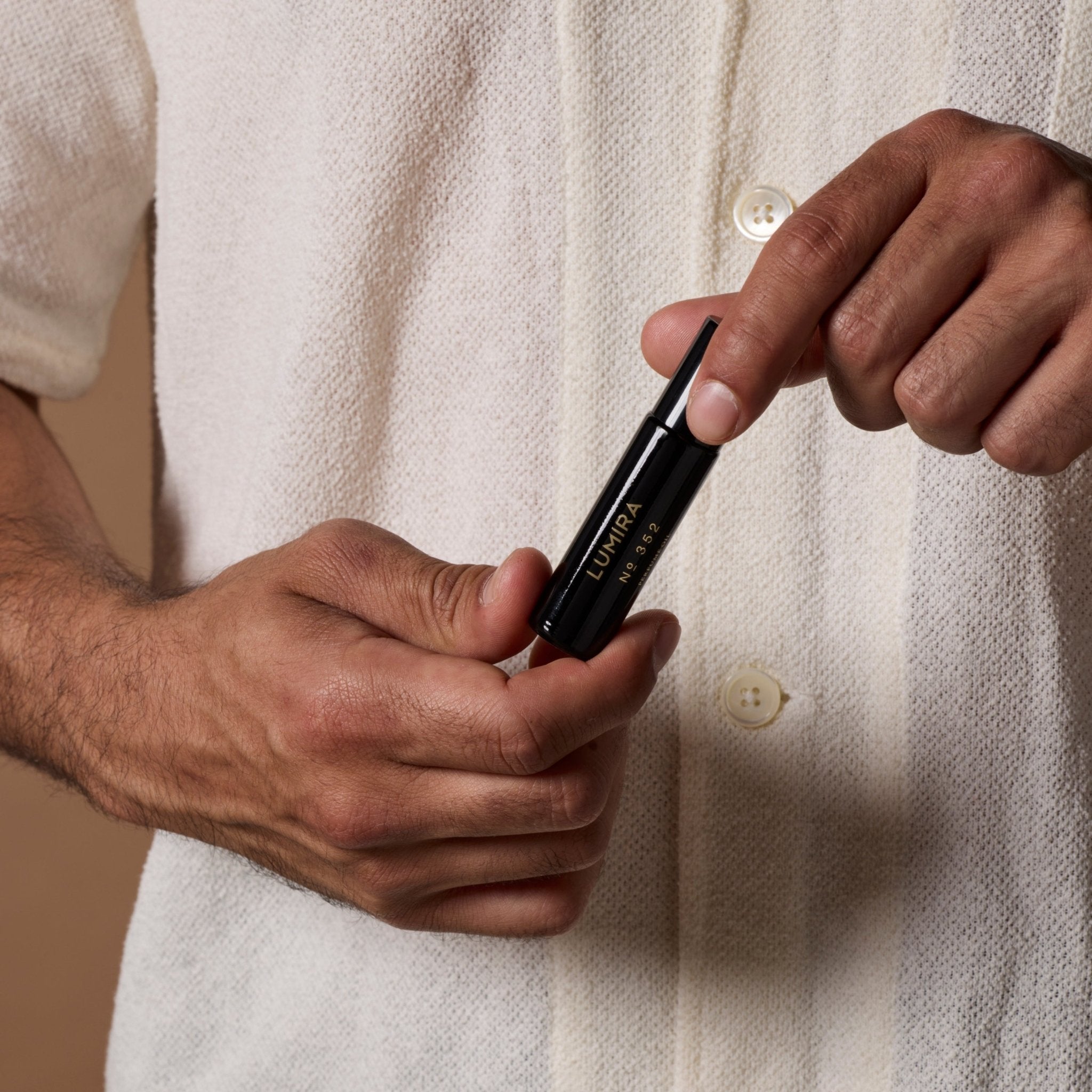 No352 Leather & Cedar Perfume Oil - LUMIRA